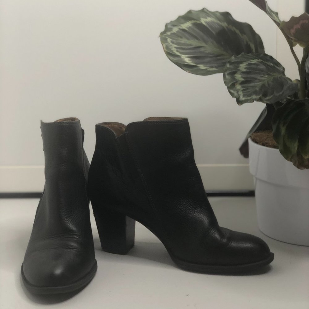 Sofft Black Leather Booties with Zipper